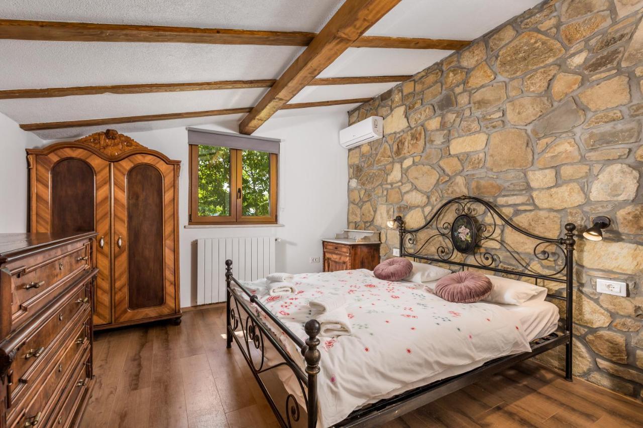 Rona Apartment & Rooms Mea Vista Buzet Extérieur photo