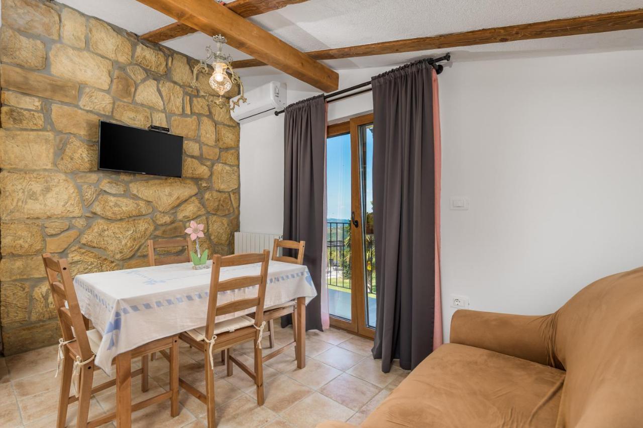 Rona Apartment & Rooms Mea Vista Buzet Extérieur photo